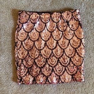 Sequin rose gold body con mini skirt 🌹🌶💋